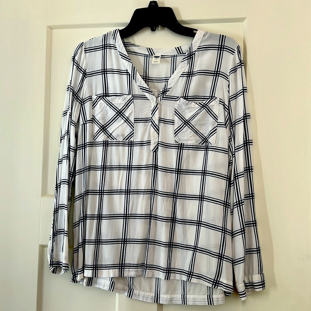 Long sleeve Navy and White v neck blouse